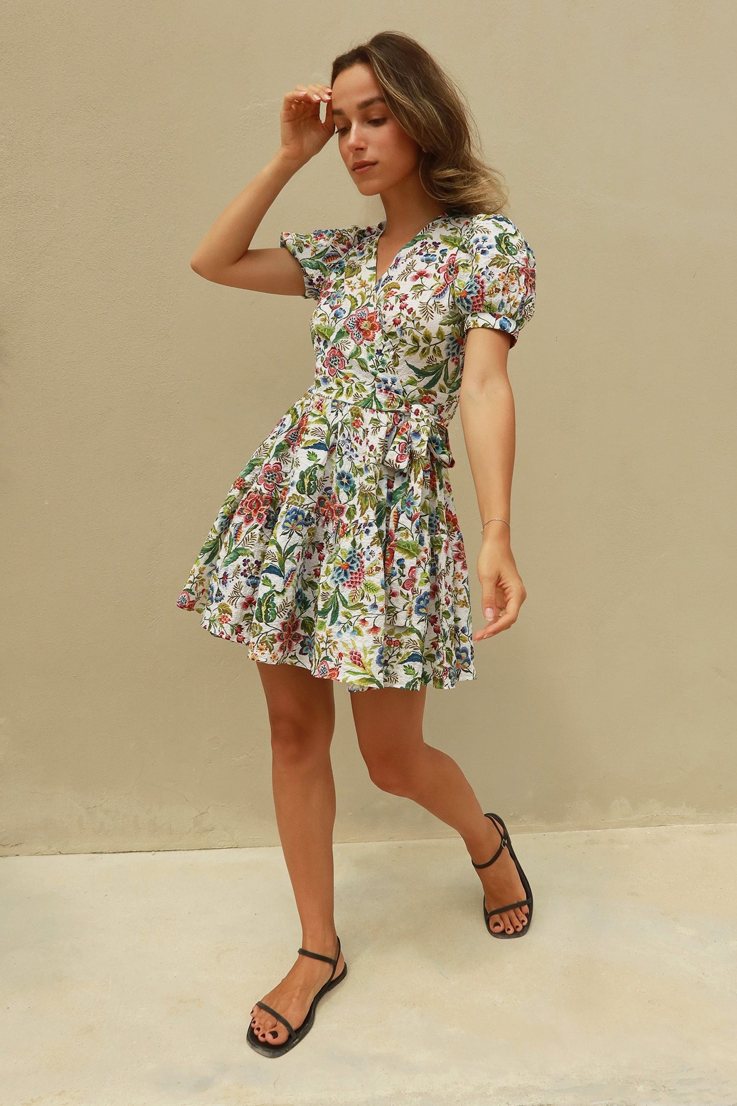 Vestido rojo con flores