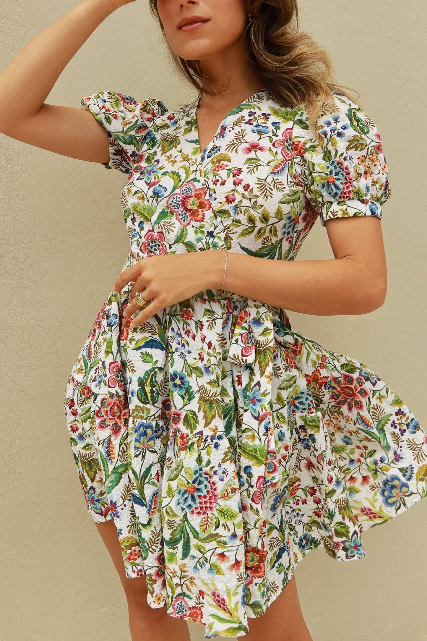 Vestido rojo con flores