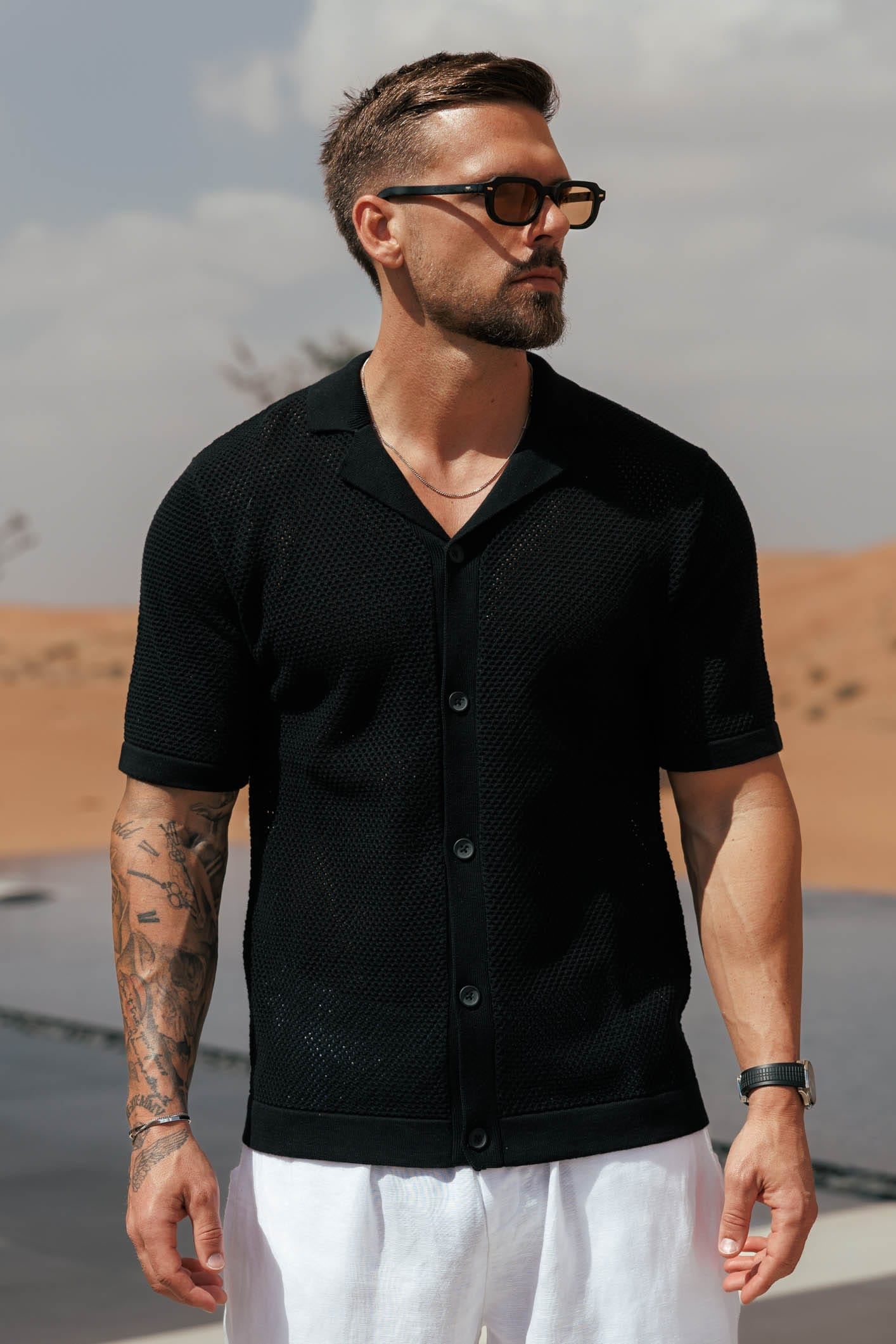 CAMISETA  - NEGRA