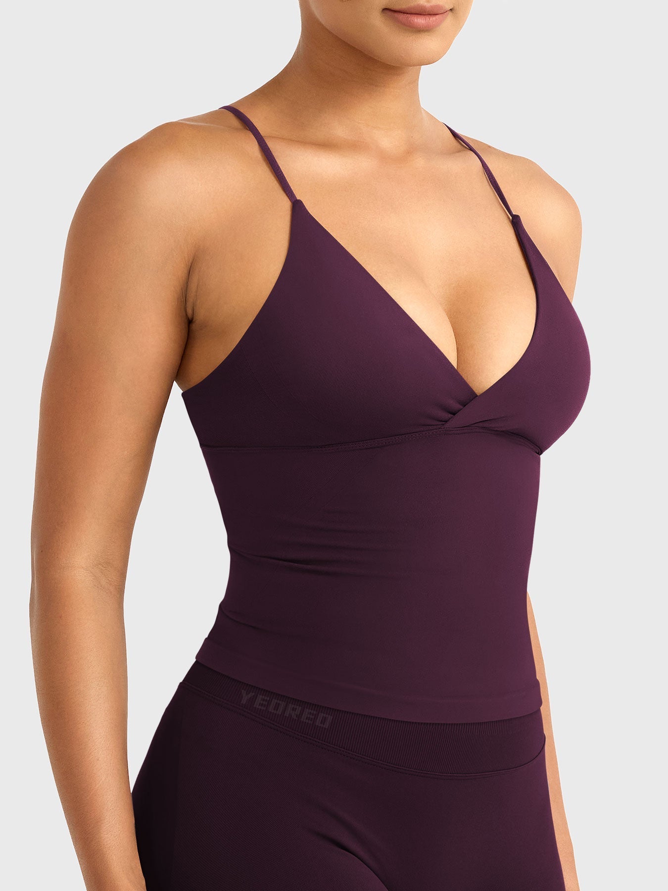 Camiseta sin mangas de corte largo con espalda descubierta