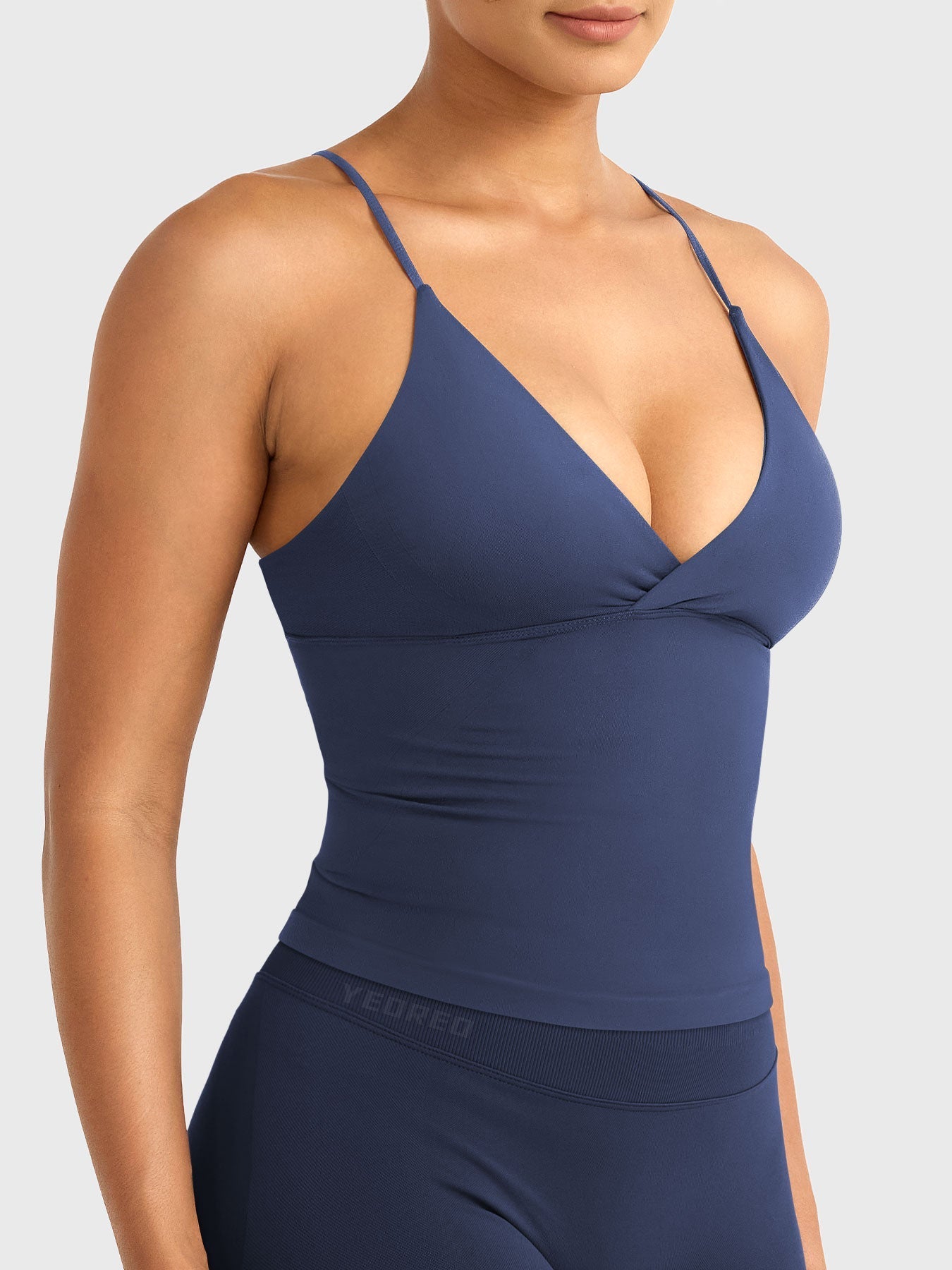 Camiseta sin mangas de corte largo con espalda descubierta